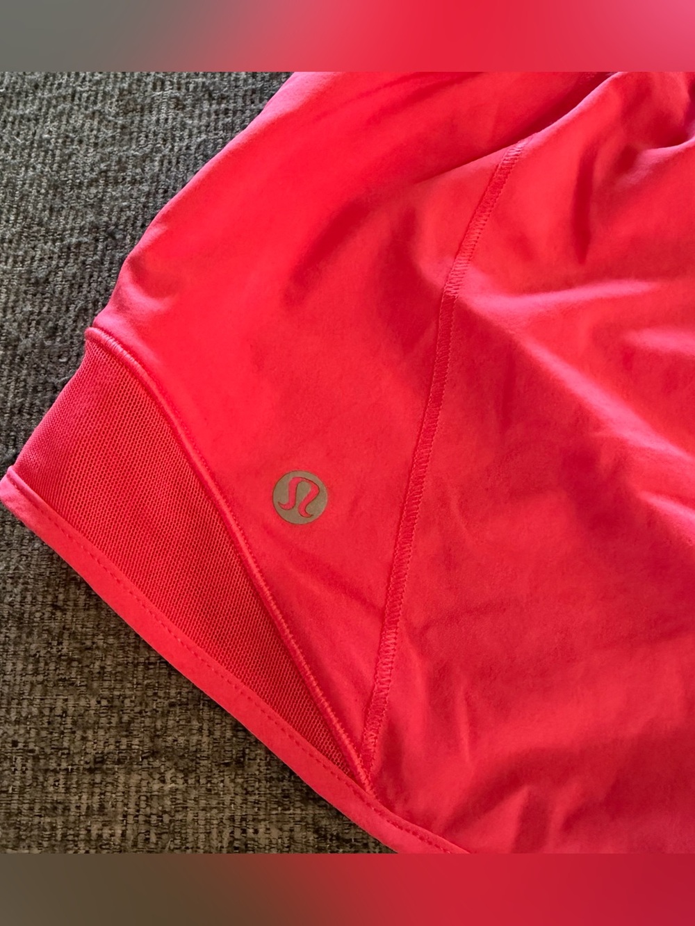 Lululemon Hotty Hot Low-Rise Lined Short 2.5" - Picture 4 of 5